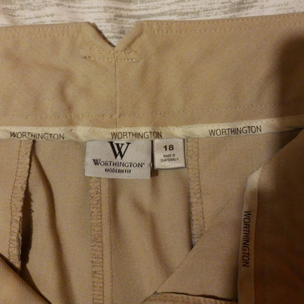 Shorts - Picture 3 of 5